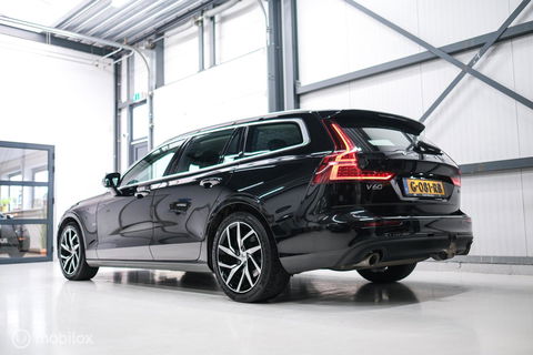 Volvo V60 2.0 T4 Momentum Pro | Trekhaak | 1e eig | Dealer onderhouden | Camera |