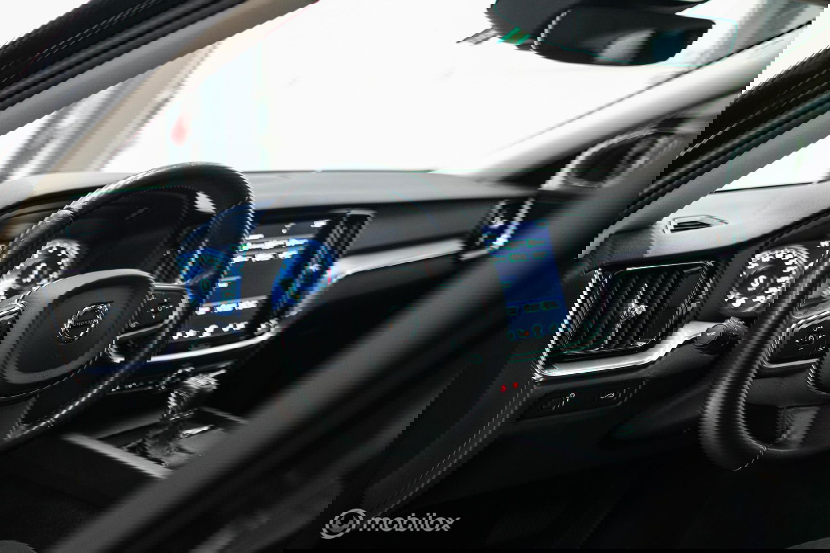 Volvo V60 2.0 T4 Momentum Pro | Trekhaak | 1e eig | Dealer onderhouden | Camera |