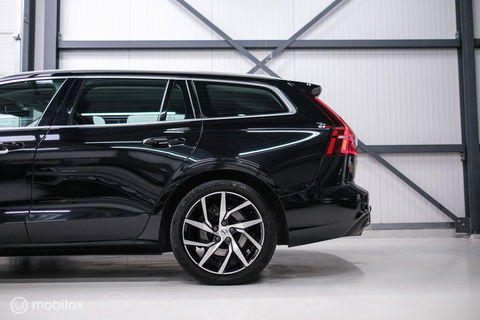 Volvo V60 2.0 T4 Momentum Pro | Trekhaak | 1e eig | Dealer onderhouden | Camera |
