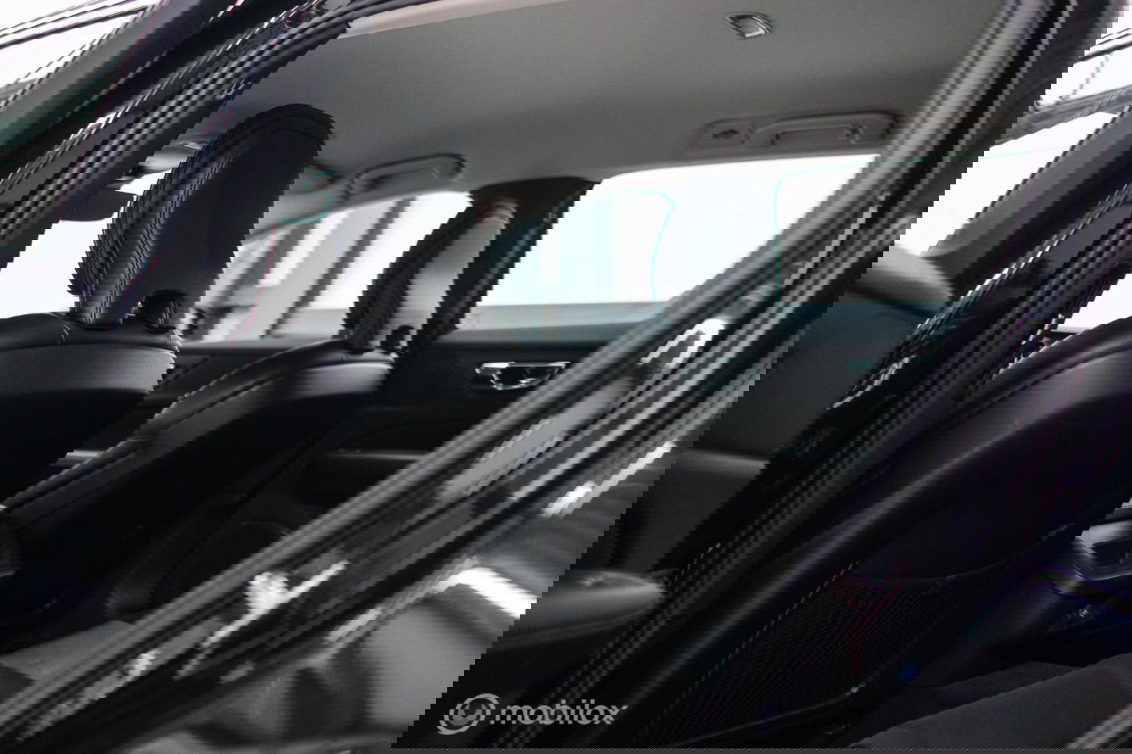 Volvo V60 2.0 T4 Momentum Pro | Trekhaak | 1e eig | Dealer onderhouden | Camera |