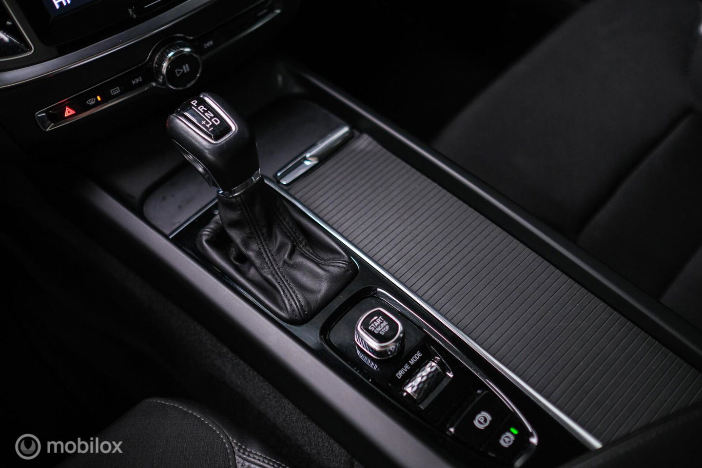 Volvo V60 2.0 T4 Momentum Pro | Trekhaak | 1e eig | Dealer onderhouden | Camera |