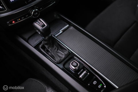 Volvo V60 2.0 T4 Momentum Pro | Trekhaak | 1e eig | Dealer onderhouden | Camera |