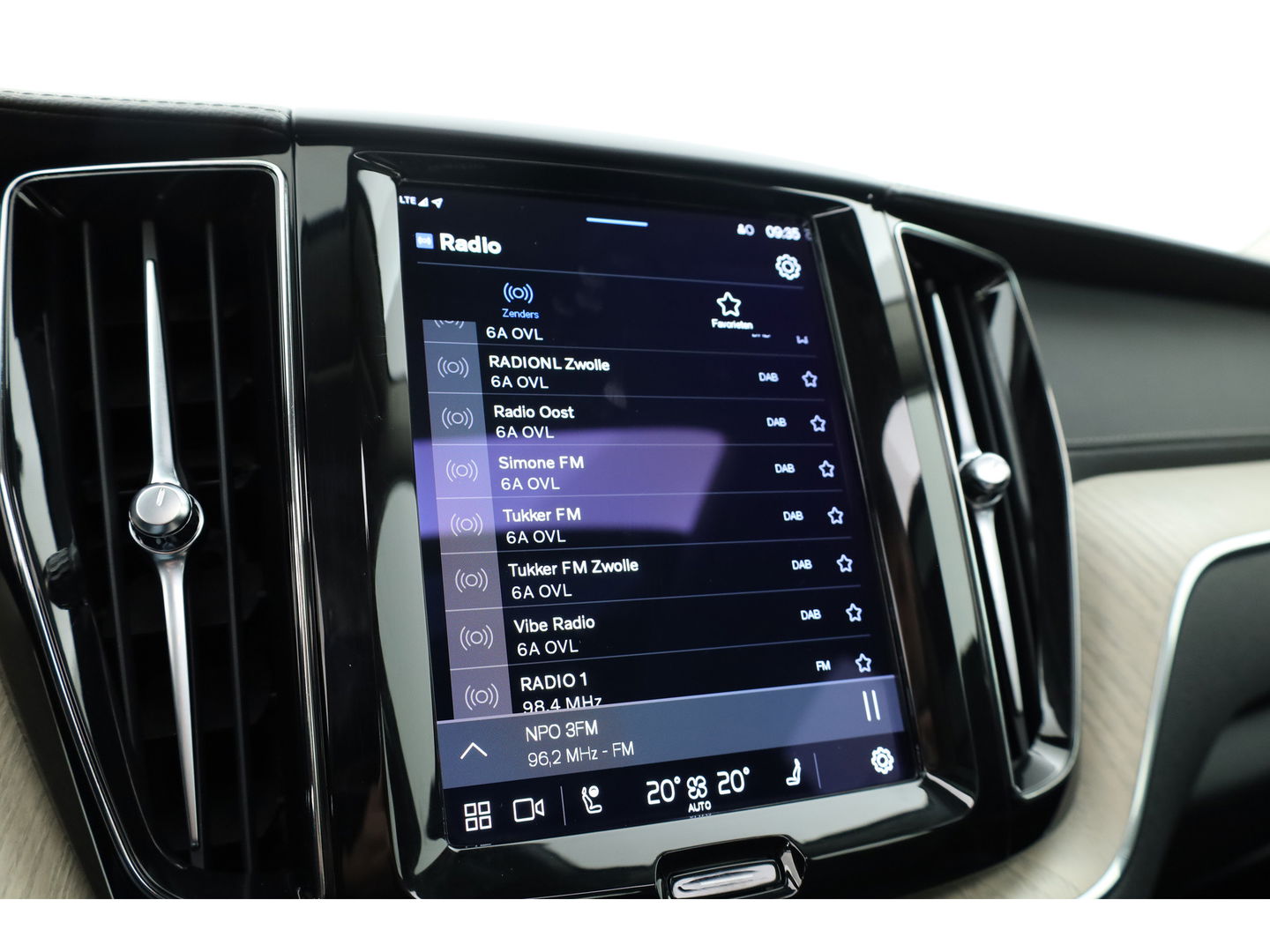 Volvo XC60 2.0 T6 Plug-in hybrid AWD Inscription Long Range | Massage | Head-up | Stoelventi. | Trekhaak | H&K audio |