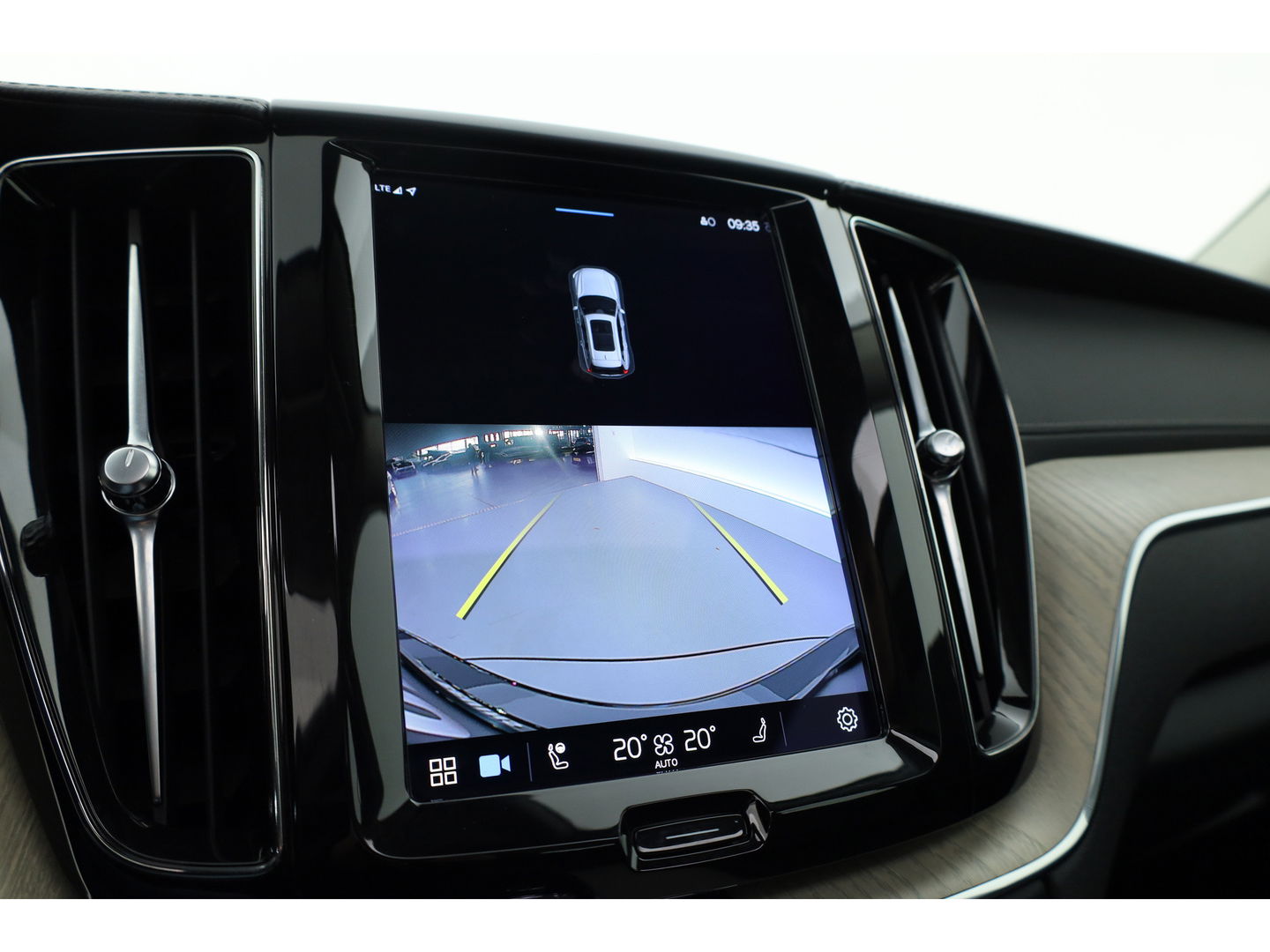 Volvo XC60 2.0 T6 Plug-in hybrid AWD Inscription Long Range | Massage | Head-up | Stoelventi. | Trekhaak | H&K audio |