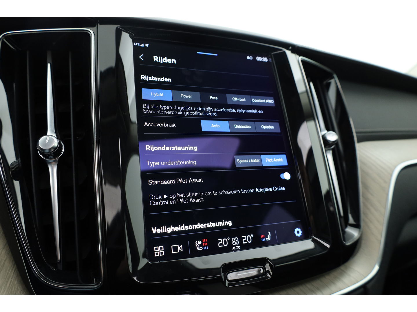 Volvo XC60 2.0 T6 Plug-in hybrid AWD Inscription Long Range | Massage | Head-up | Stoelventi. | Trekhaak | H&K audio |