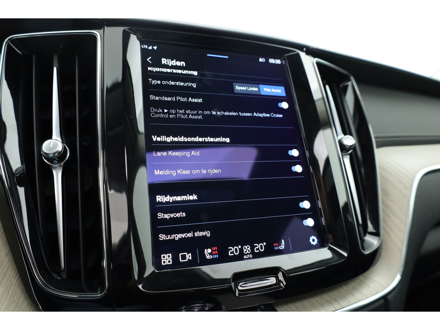 Volvo XC60 2.0 T6 Plug-in hybrid AWD Inscription Long Range | Massage | Head-up | Stoelventi. | Trekhaak | H&K audio |