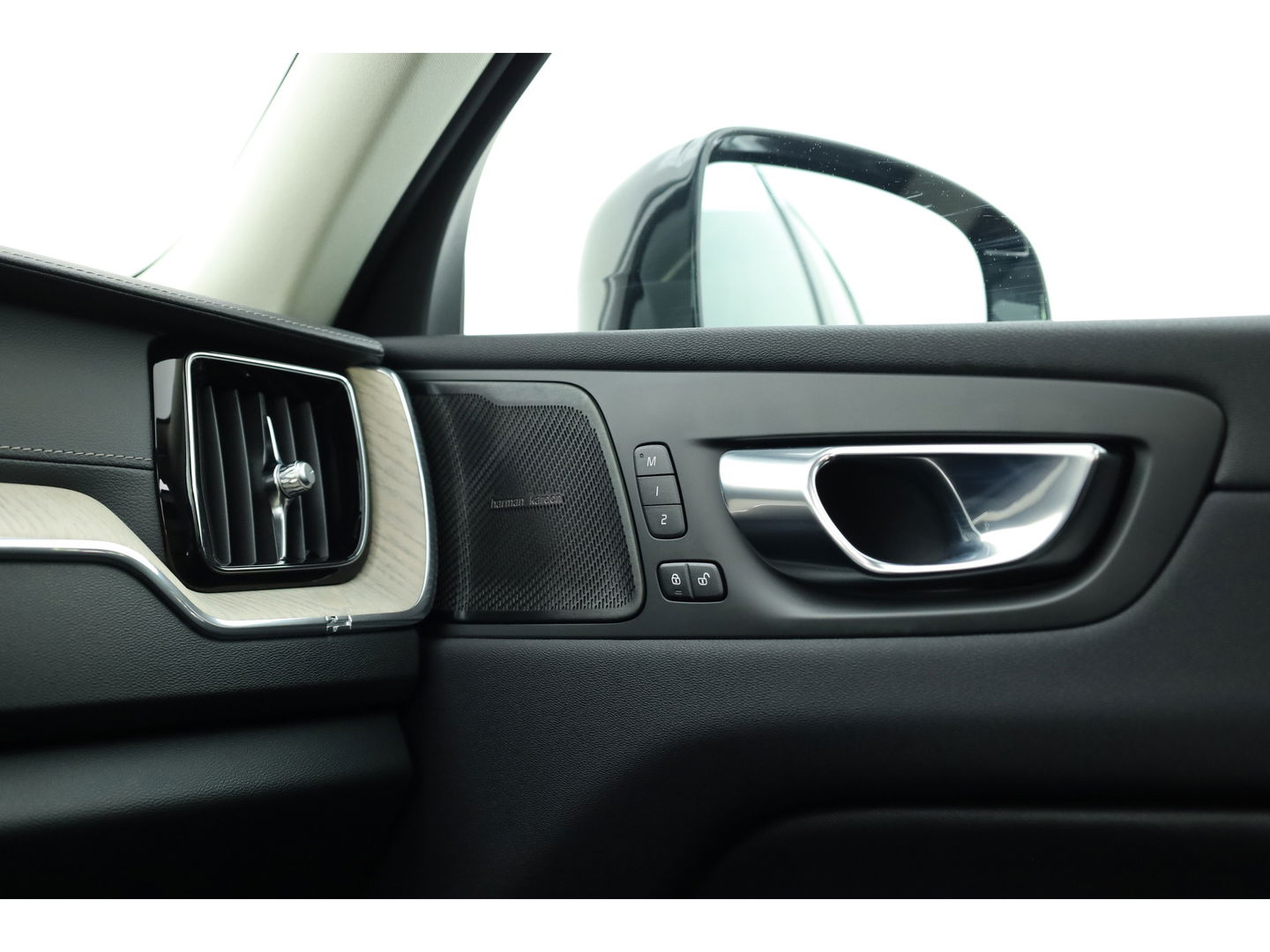 Volvo XC60 2.0 T6 Plug-in hybrid AWD Inscription Long Range | Massage | Head-up | Stoelventi. | Trekhaak | H&K audio |