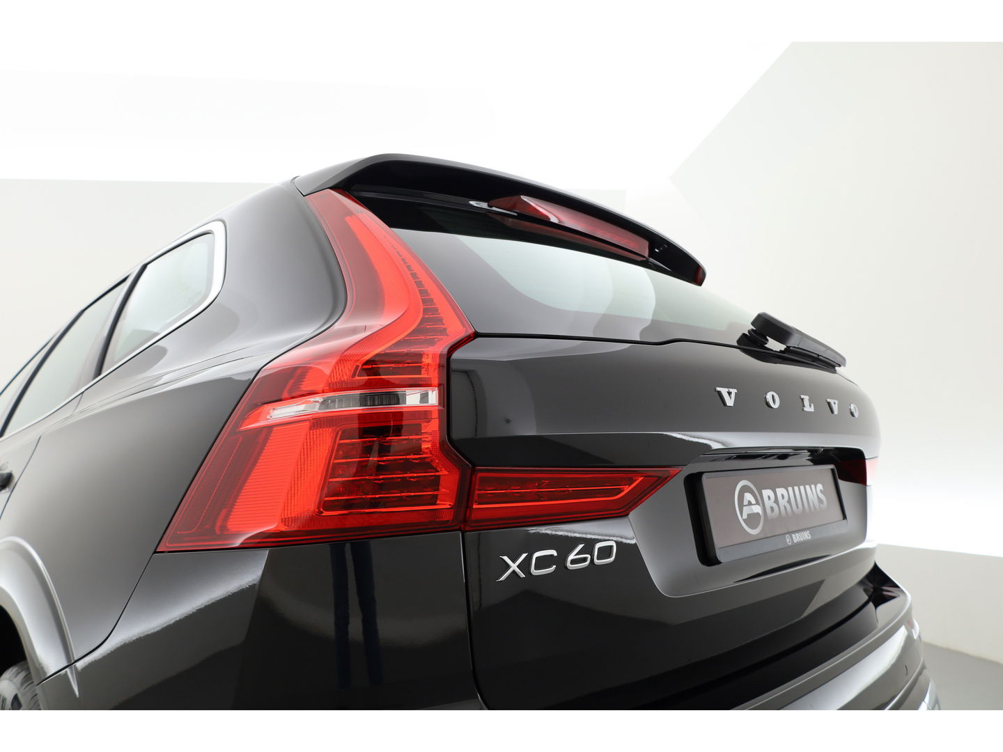 Volvo XC60 2.0 T6 Plug-in hybrid AWD Inscription Long Range | Massage | Head-up | Stoelventi. | Trekhaak | H&K audio |