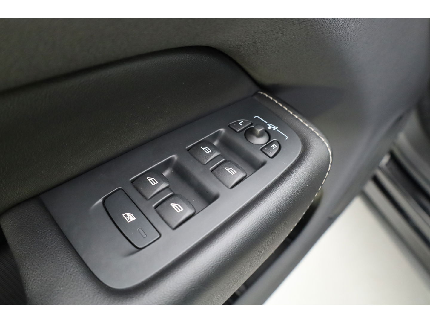 Volvo XC60 2.0 T6 Plug-in hybrid AWD Inscription Long Range | Massage | Head-up | Stoelventi. | Trekhaak | H&K audio |