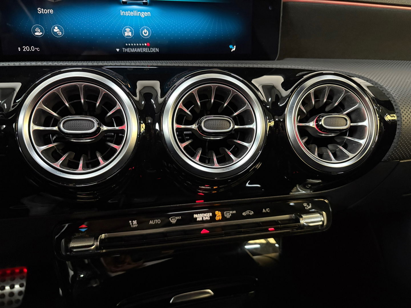 Mercedes-Benz A-Klasse 180 Premium Plus AMG*Pano*Night*Cam*Memory