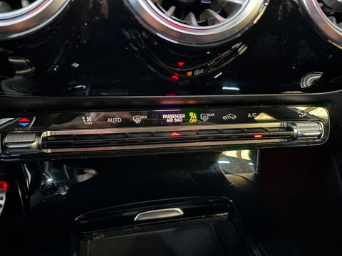 Mercedes-Benz A-Klasse 180 Premium Plus AMG*Pano*Night*Cam*Memory