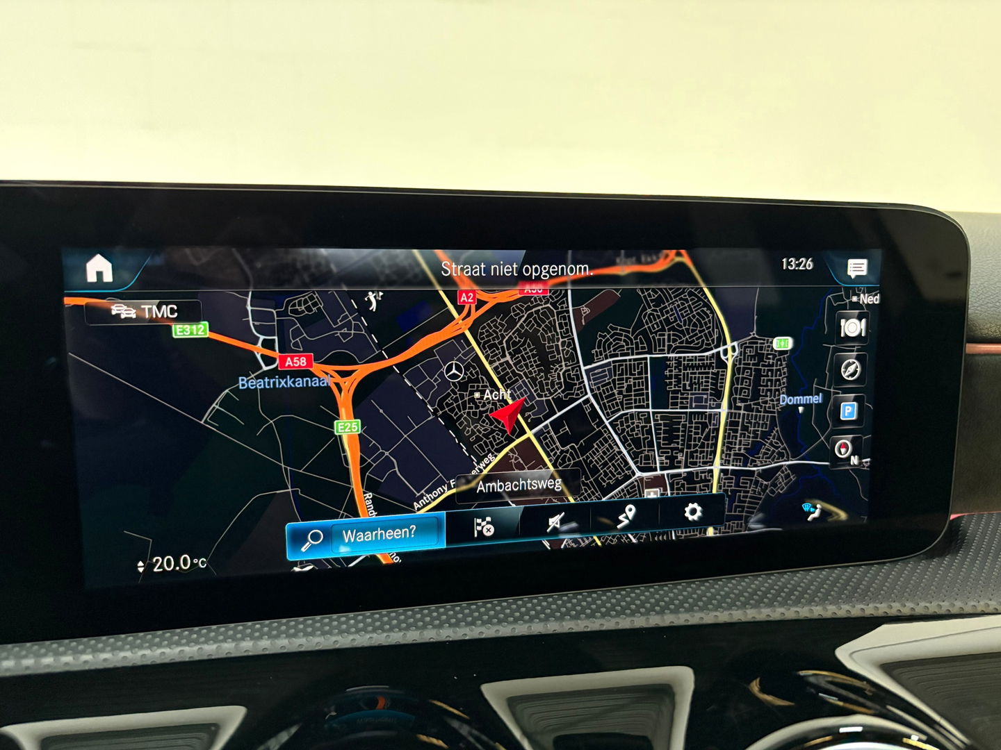 Mercedes-Benz A-Klasse 180 Premium Plus AMG*Pano*Night*Cam*Memory