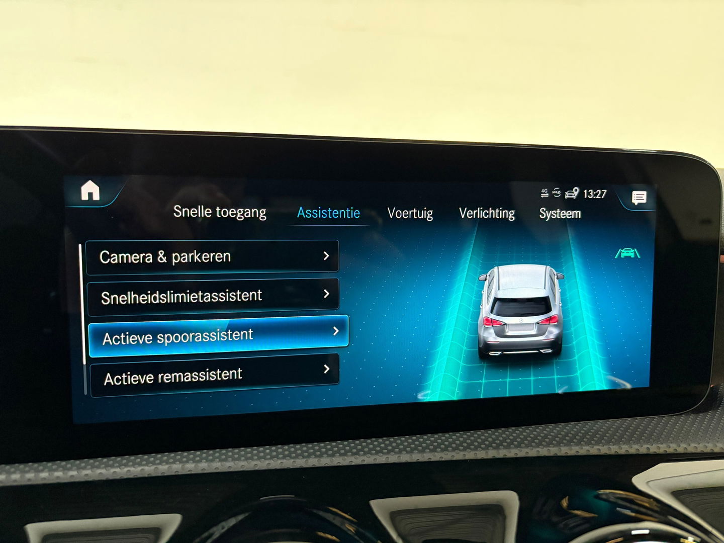 Mercedes-Benz A-Klasse 180 Premium Plus AMG*Pano*Night*Cam*Memory