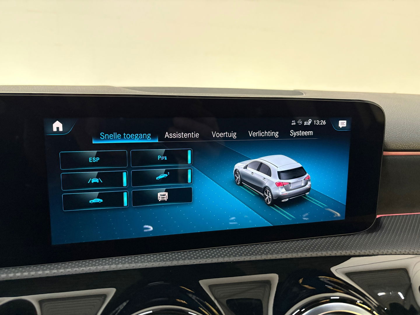 Mercedes-Benz A-Klasse 180 Premium Plus AMG*Pano*Night*Cam*Memory