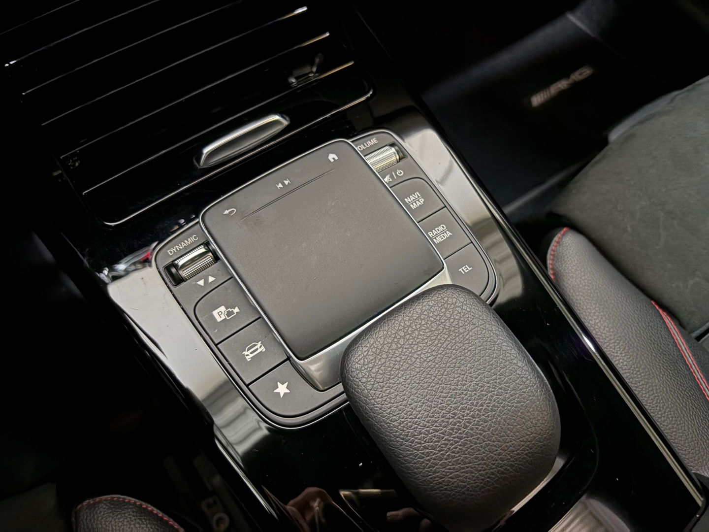 Mercedes-Benz A-Klasse 180 Premium Plus AMG*Pano*Night*Cam*Memory