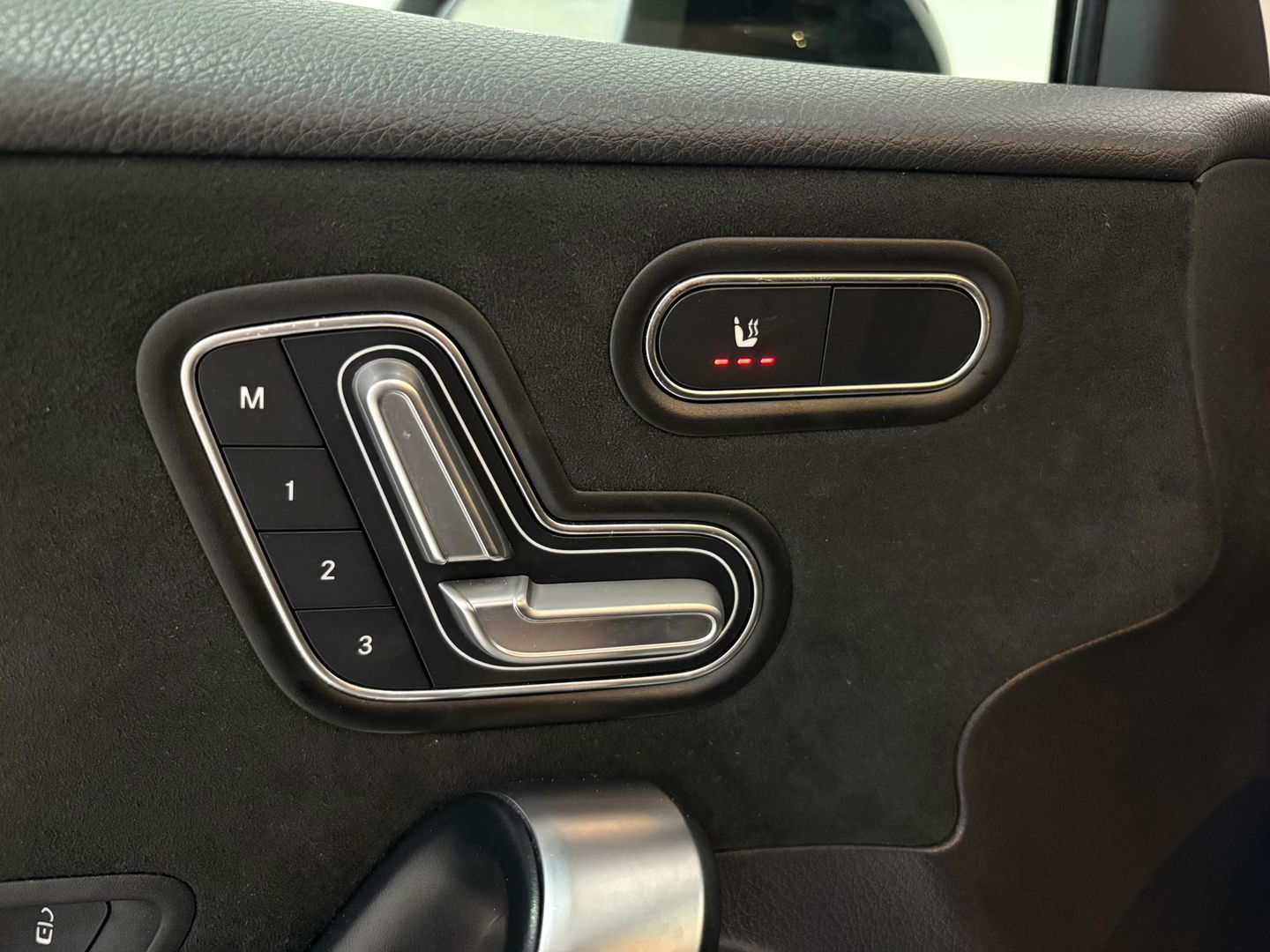 Mercedes-Benz A-Klasse 180 Premium Plus AMG*Pano*Night*Cam*Memory