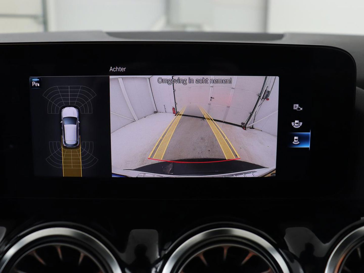 Mercedes-Benz GLA 200 Business Solution AMG | Panoramadak | Stoelverwarming | Trekhaak | Keyless | Matrix LED | Leder/Alcantara | Navigatie | Camera | Park Assist