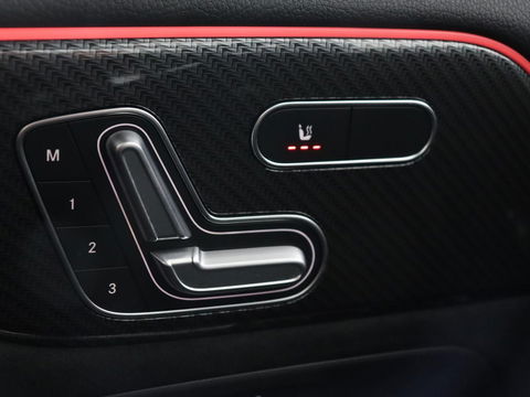 Mercedes-Benz GLA 200 Business Solution AMG