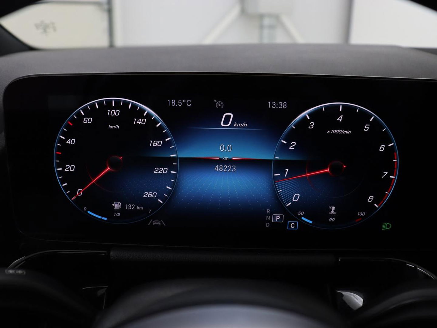 Mercedes-Benz GLA 200 Business Solution AMG | Panoramadak | Stoelverwarming | Trekhaak | Keyless | Matrix LED | Leder/Alcantara | Navigatie | Camera | Park Assist