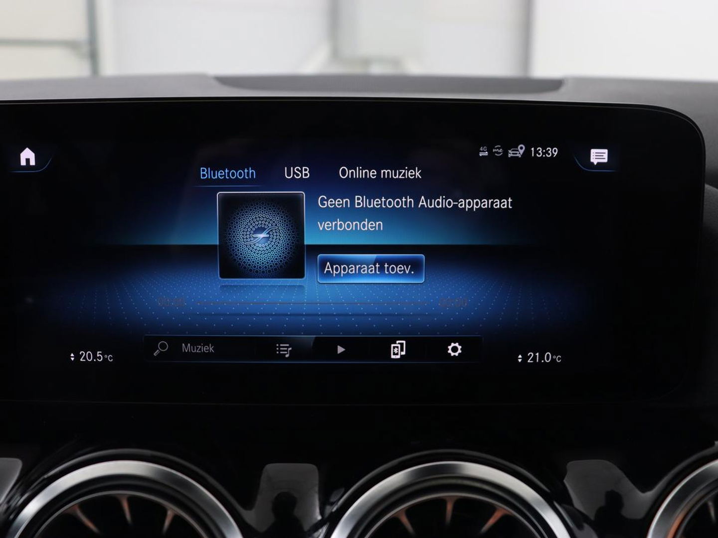 Mercedes-Benz GLA 200 Business Solution AMG | Panoramadak | Stoelverwarming | Trekhaak | Keyless | Matrix LED | Leder/Alcantara | Navigatie | Camera | Park Assist