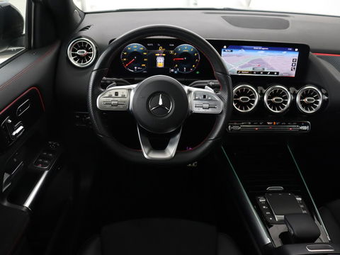 Mercedes-Benz GLA 200 Business Solution AMG