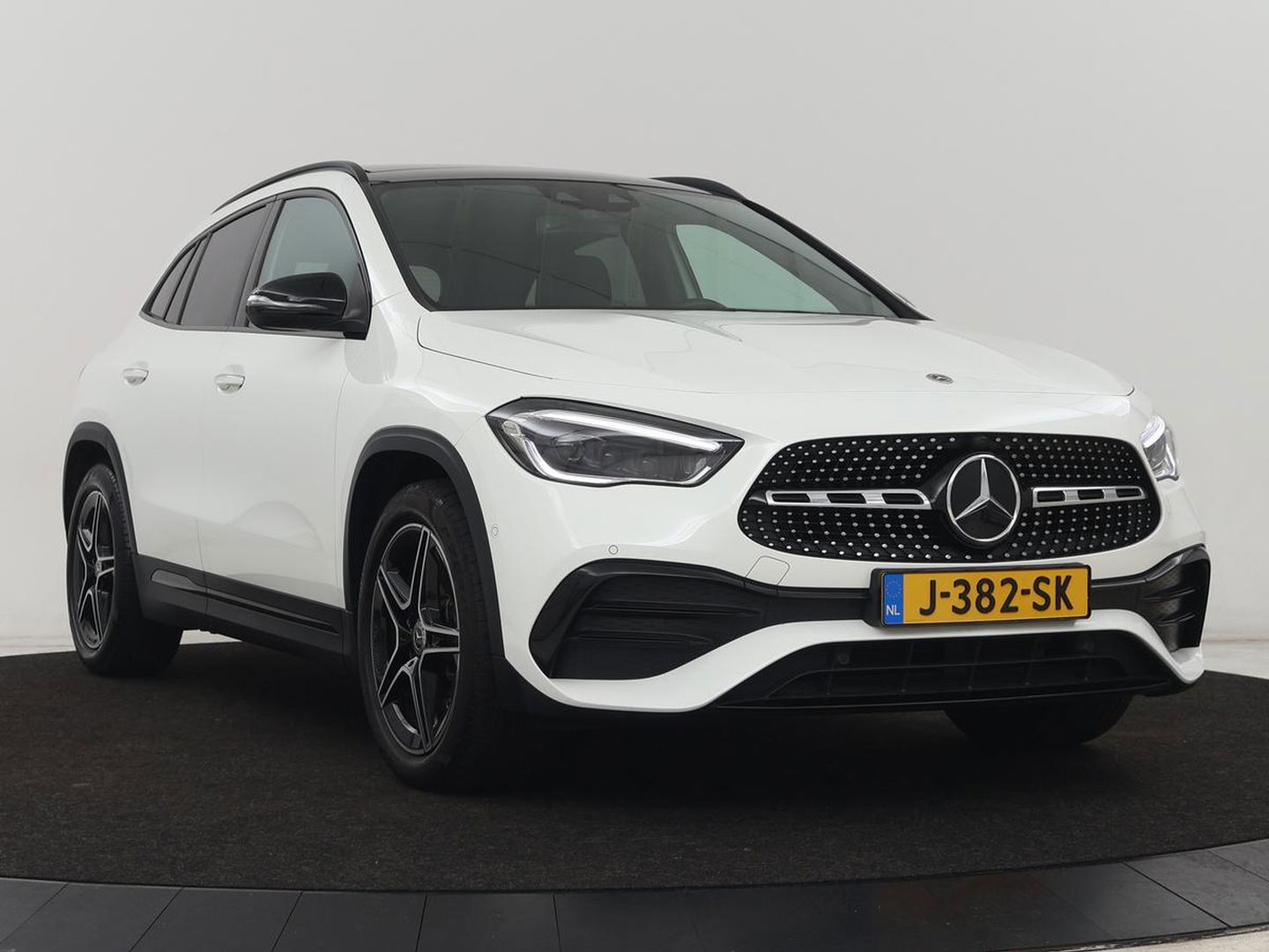 Mercedes-Benz GLA 200 Business Solution AMG