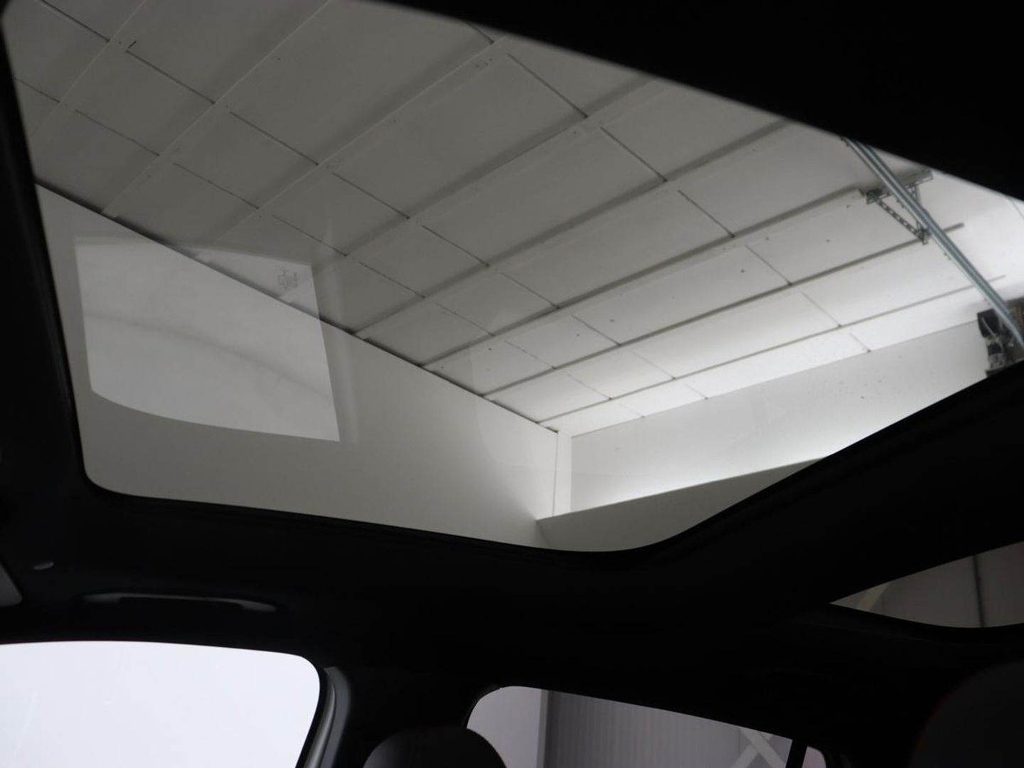 Mercedes-Benz GLA 200 Business Solution AMG | Panoramadak | Stoelverwarming | Trekhaak | Keyless | Matrix LED | Leder/Alcantara | Navigatie | Camera | Park Assist