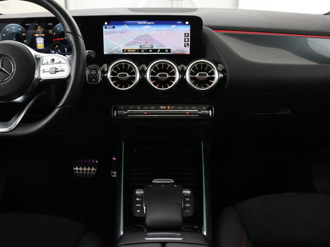 Mercedes-Benz GLA 200 Business Solution AMG