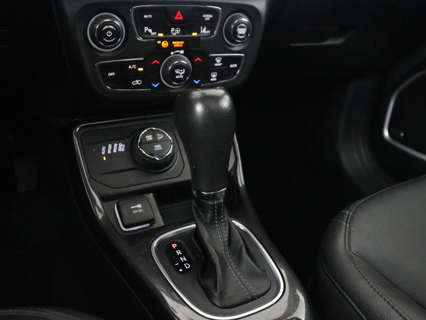 Jeep Compass 4xe 240 Plug-in Hybrid Electric S | Panoramadak | Leder | Stoelverwarming | Carplay | Camera | Navigatie | Keyless