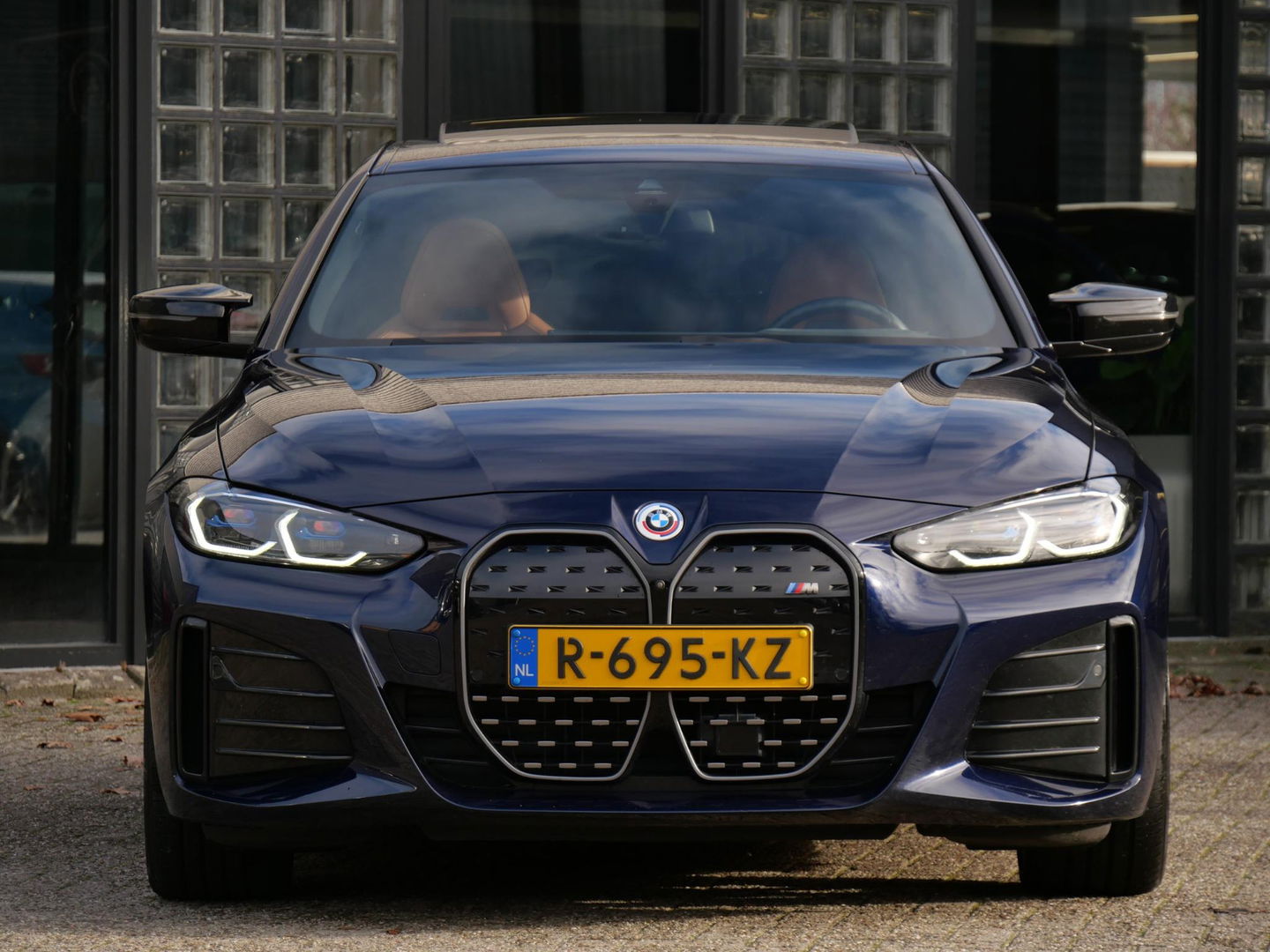 BMW i4 M50 M-SPORT/ KUIPSTOELEN/ SCHUIFDAK/ 360° CAMERA/ HEAD-UP/ 20INCH INDIVIDUAL VELGEN