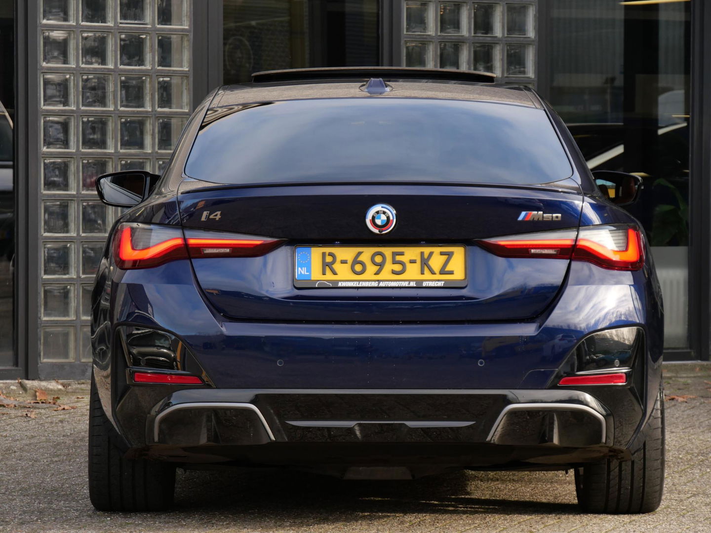 BMW i4 M50 M-SPORT/ KUIPSTOELEN/ SCHUIFDAK/ 360° CAMERA/ HEAD-UP/ 20INCH INDIVIDUAL VELGEN