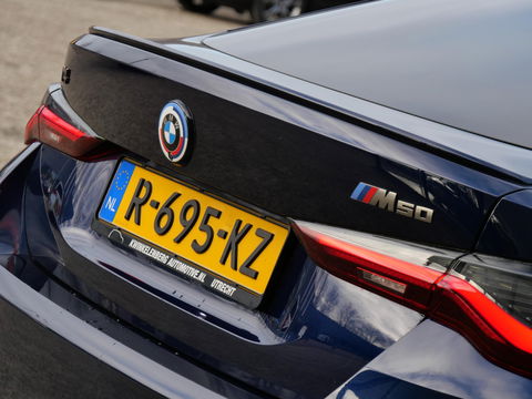 BMW i4 M50 M-SPORT/ KUIPSTOELEN/ SCHUIFDAK/ 360° CAMERA/ HEAD-UP/ 20INCH INDIVIDUAL VELGEN