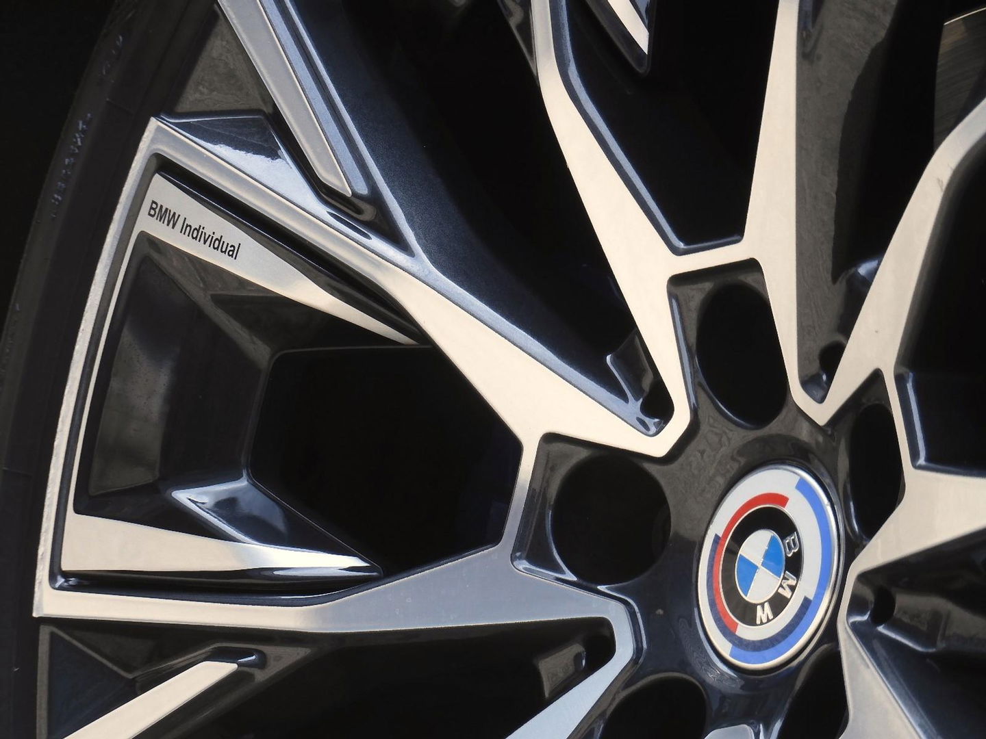 BMW i4 M50 M-SPORT/ KUIPSTOELEN/ SCHUIFDAK/ 360° CAMERA/ HEAD-UP/ 20INCH INDIVIDUAL VELGEN