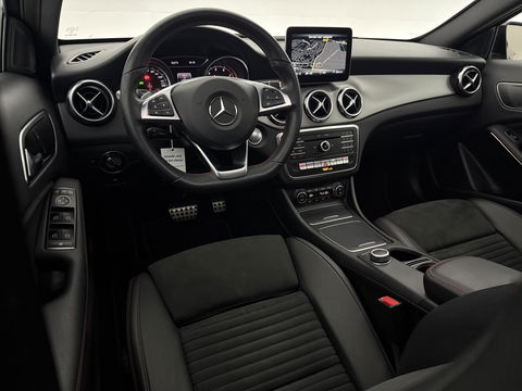 Mercedes-Benz GLA 180 AMG Night Upgrade | Pano | LED | Camera | Carplay | Parkeers. | NAP