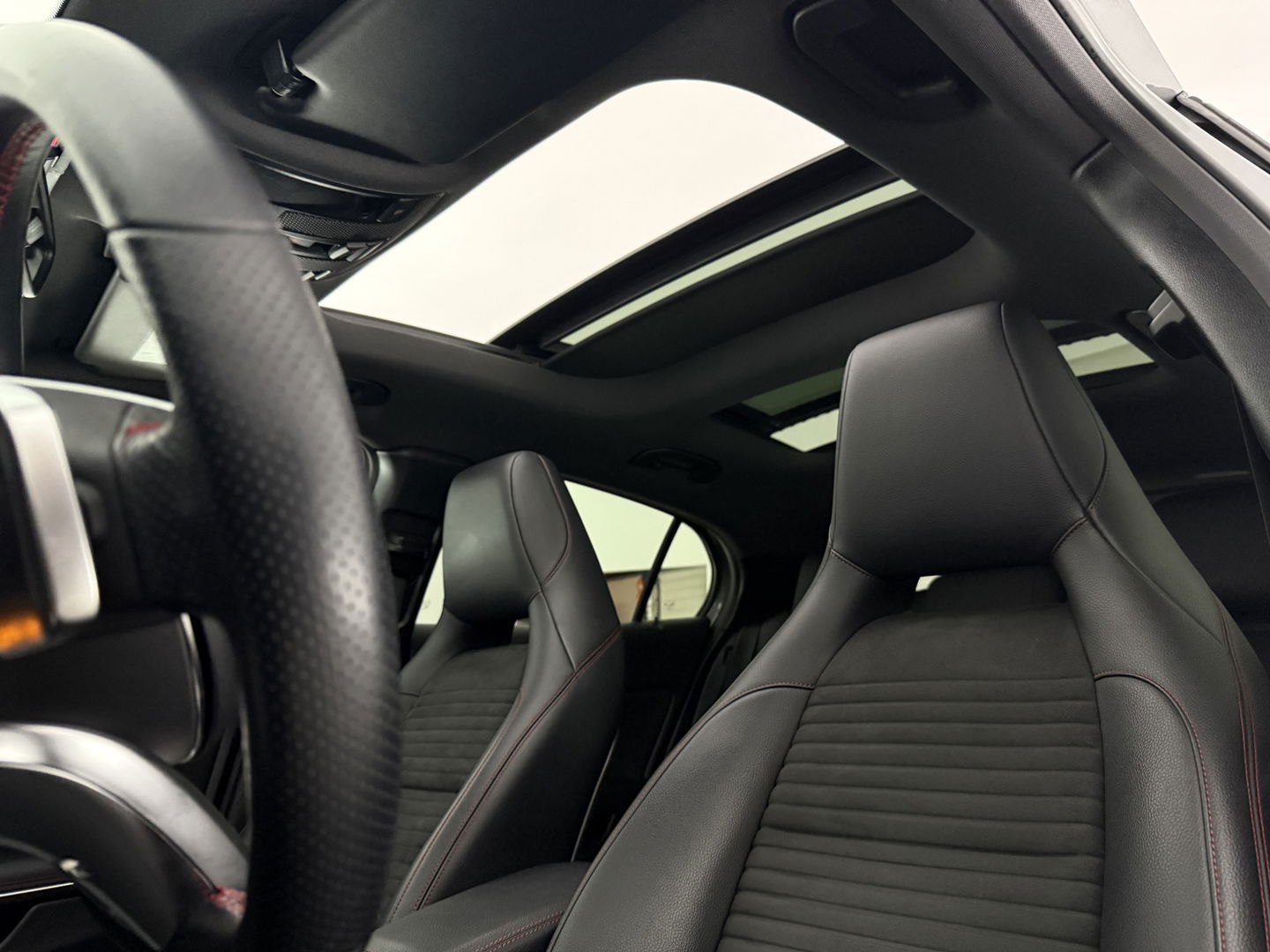 Mercedes-Benz GLA 180 AMG Night Upgrade | Pano | LED | Camera | Carplay | Parkeers. | NAP