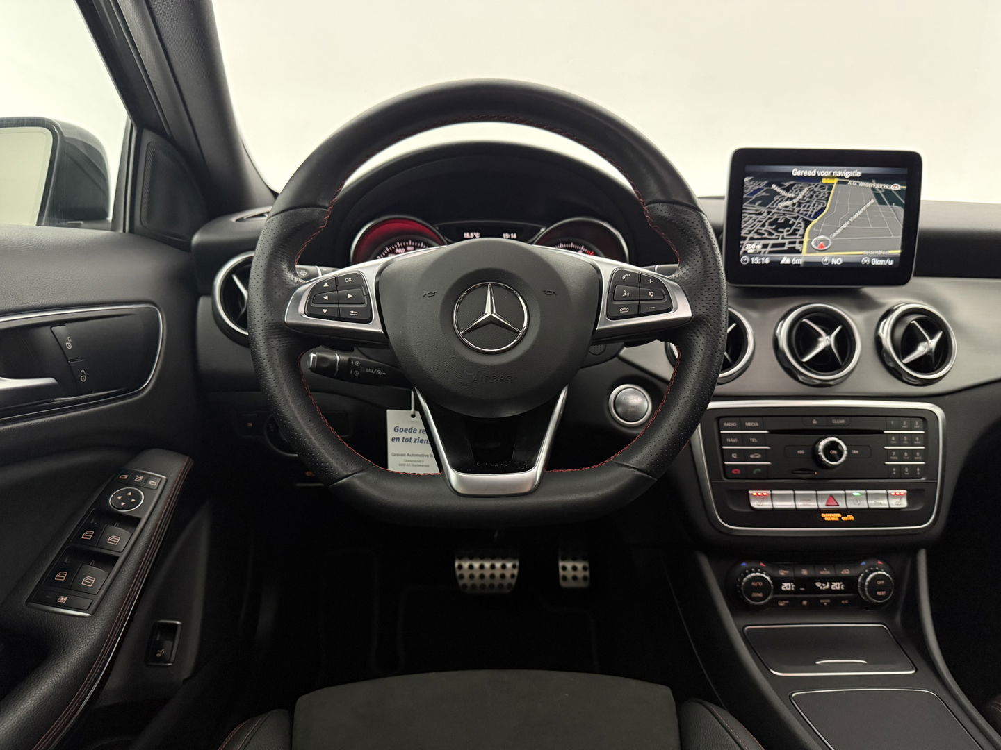 Mercedes-Benz GLA 180 AMG Night Upgrade | Pano | LED | Camera | Carplay | Parkeers. | NAP