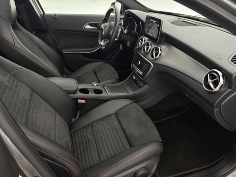 Mercedes-Benz GLA 180 AMG Night Upgrade | Pano | LED | Camera | Carplay | Parkeers. | NAP