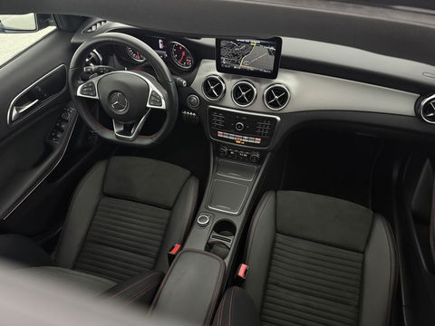 Mercedes-Benz GLA 180 AMG Night Upgrade | Pano | LED | Camera | Carplay | Parkeers. | NAP