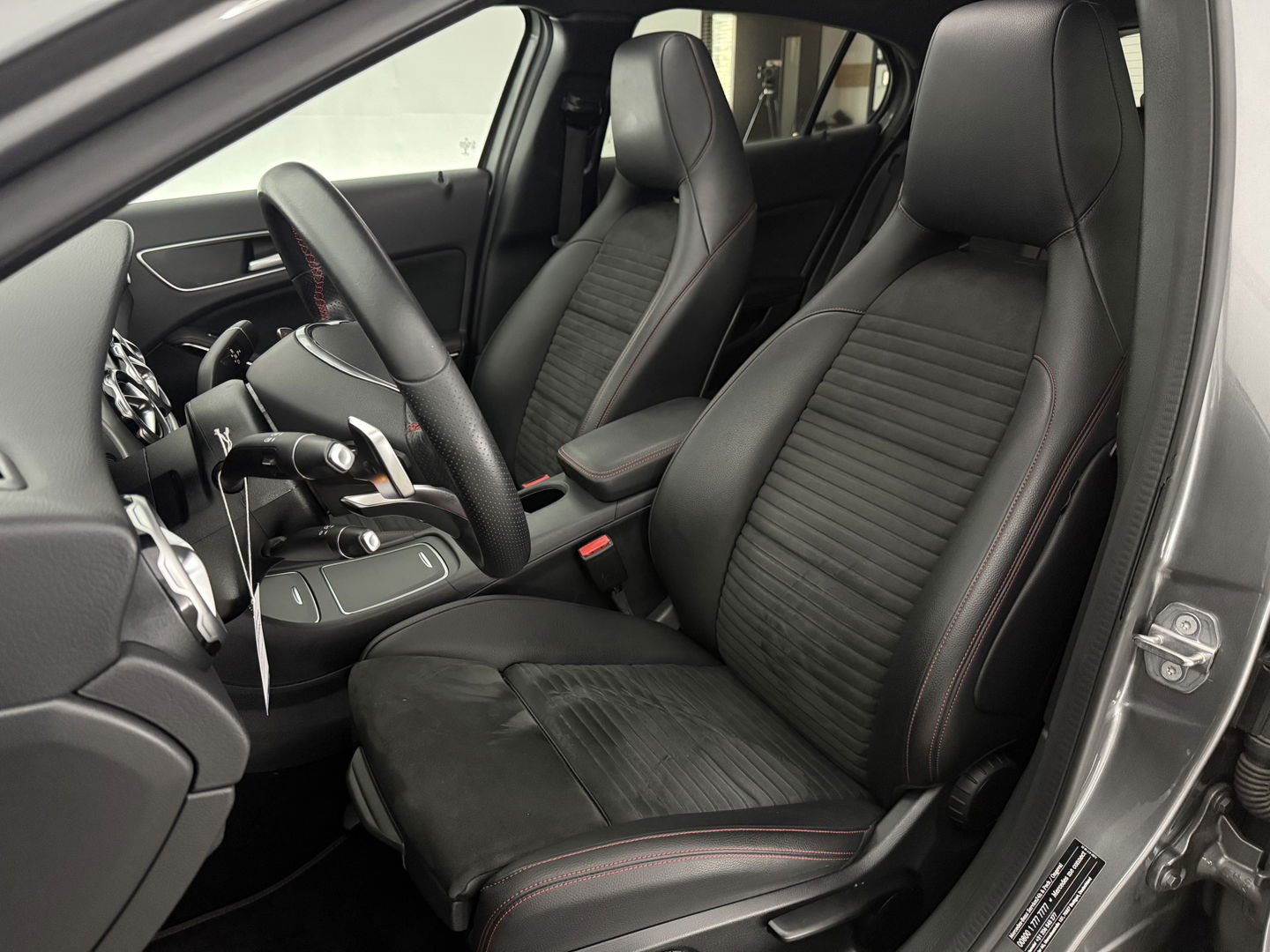 Mercedes-Benz GLA 180 AMG Night Upgrade | Pano | LED | Camera | Carplay | Parkeers. | NAP