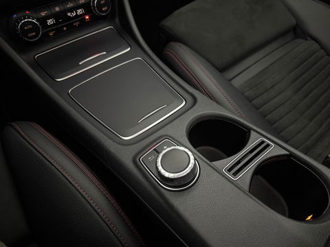 Mercedes-Benz GLA 180 AMG Night Upgrade | Pano | LED | Camera | Carplay | Parkeers. | NAP