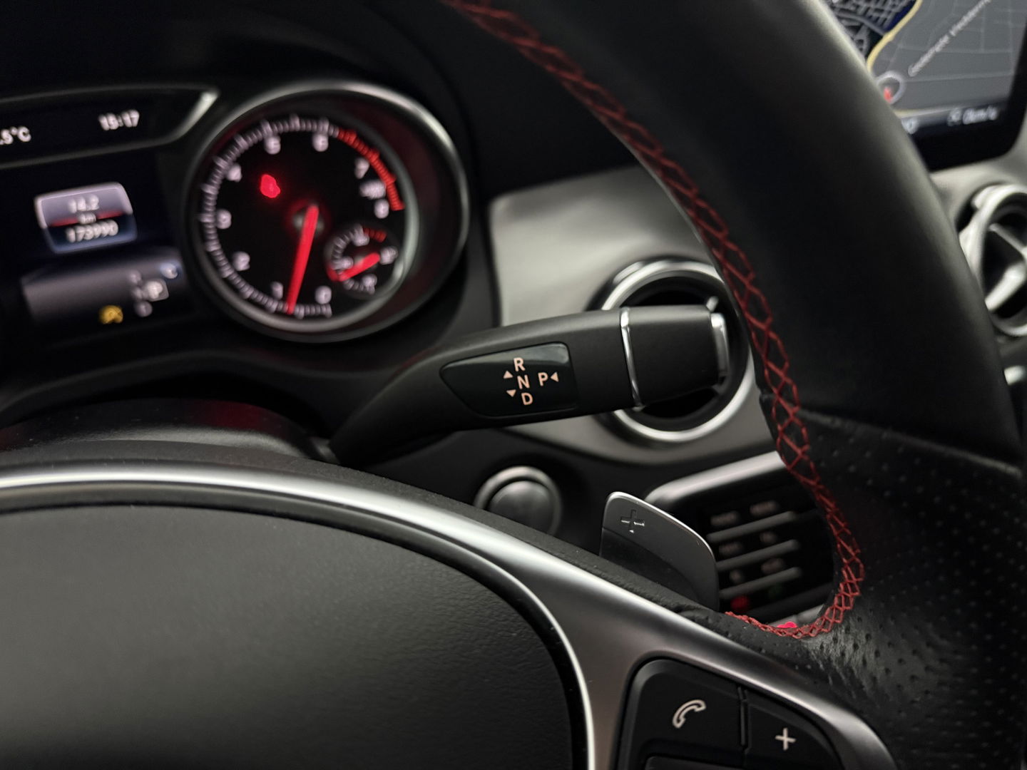 Mercedes-Benz GLA 180 AMG Night Upgrade | Pano | LED | Camera | Carplay | Parkeers. | NAP