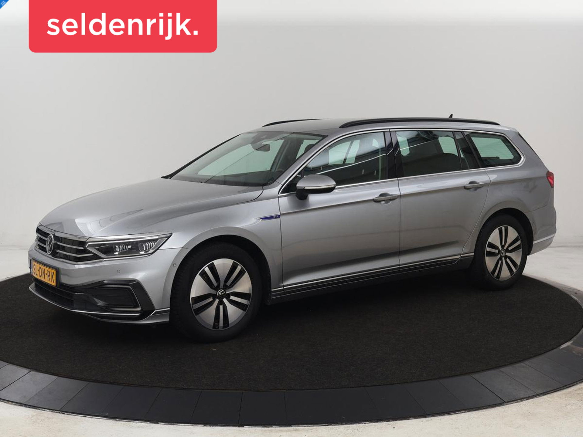Volkswagen Passat 1.4 TSI PHEV GTE | Stoelverwarming | Virtual Cockpit | Massage | Memory | Carplay | Camera | Matrix LED | Navigatie | Parkeerhulp | Adaptive cruise | Plug In