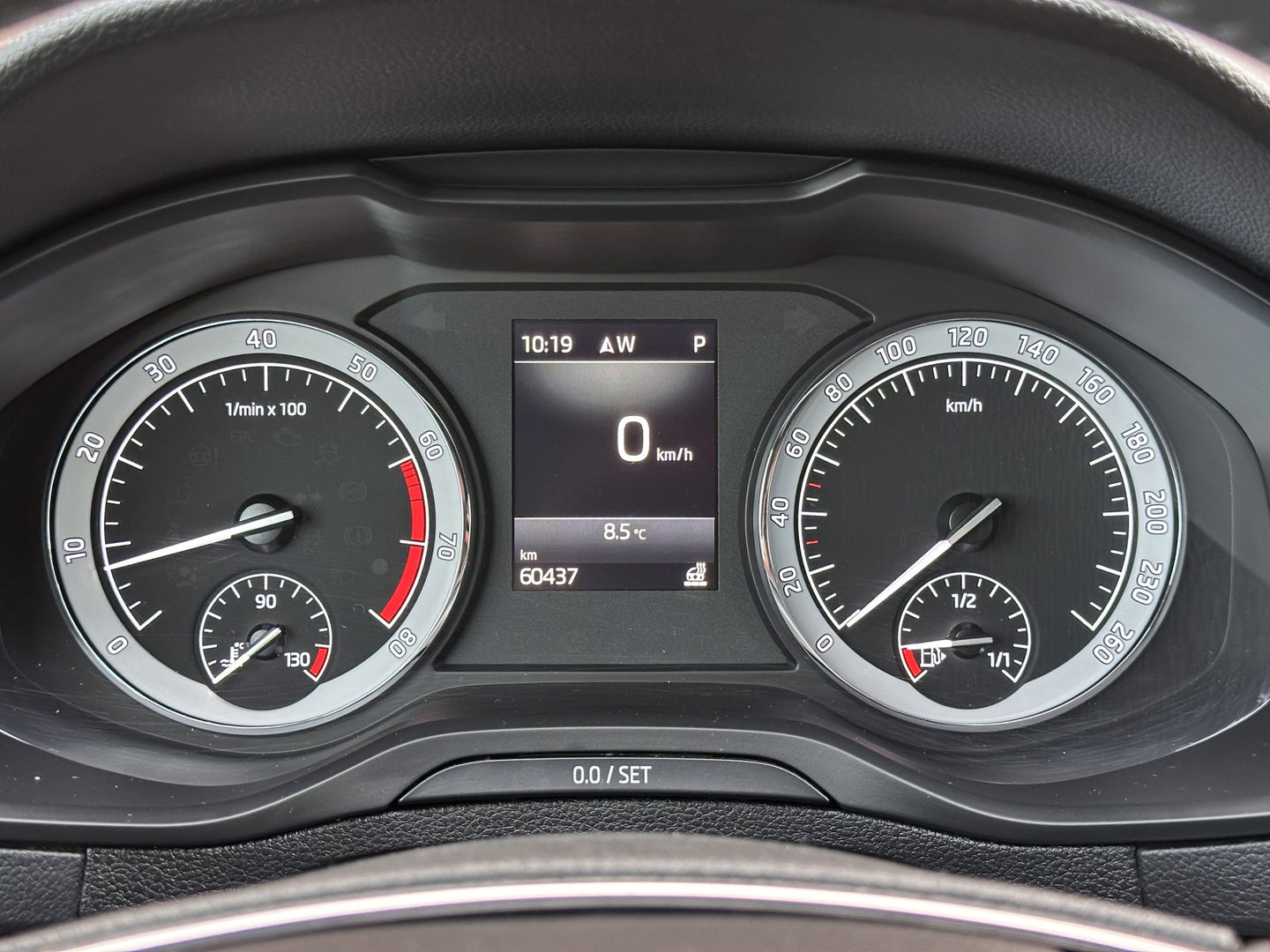 Škoda Karoq 1.5 TSI ACT Style | Stuurwielverwarming | Stoelverwarming | Elektrische Trekhaak | Adaptieve Cruise Control | Achterbank Verwarming | Apple Carplay | Android Auto | Navigatie | DAB |