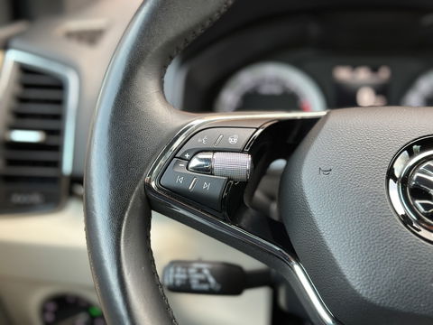 Škoda Karoq 1.5 TSI ACT Style | Stuurwielverwarming | Stoelverwarming | Elektrische Trekhaak | Adaptieve Cruise Control | Achterbank Verwarming | Apple Carplay | Android Auto | Navigatie | DAB |