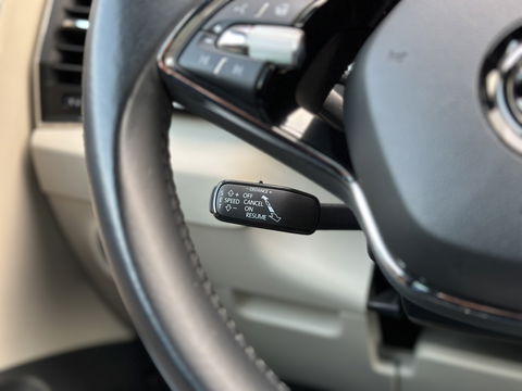 Škoda Karoq 1.5 TSI ACT Style | Stuurwielverwarming | Stoelverwarming | Elektrische Trekhaak | Adaptieve Cruise Control | Achterbank Verwarming | Apple Carplay | Android Auto | Navigatie | DAB |