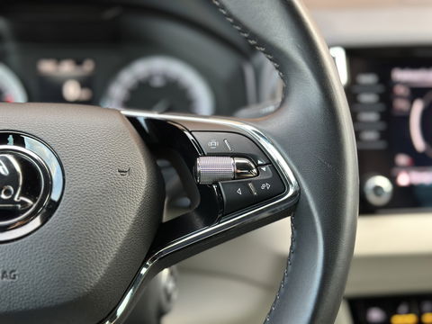 Škoda Karoq 1.5 TSI ACT Style | Stuurwielverwarming | Stoelverwarming | Elektrische Trekhaak | Adaptieve Cruise Control | Achterbank Verwarming | Apple Carplay | Android Auto | Navigatie | DAB |