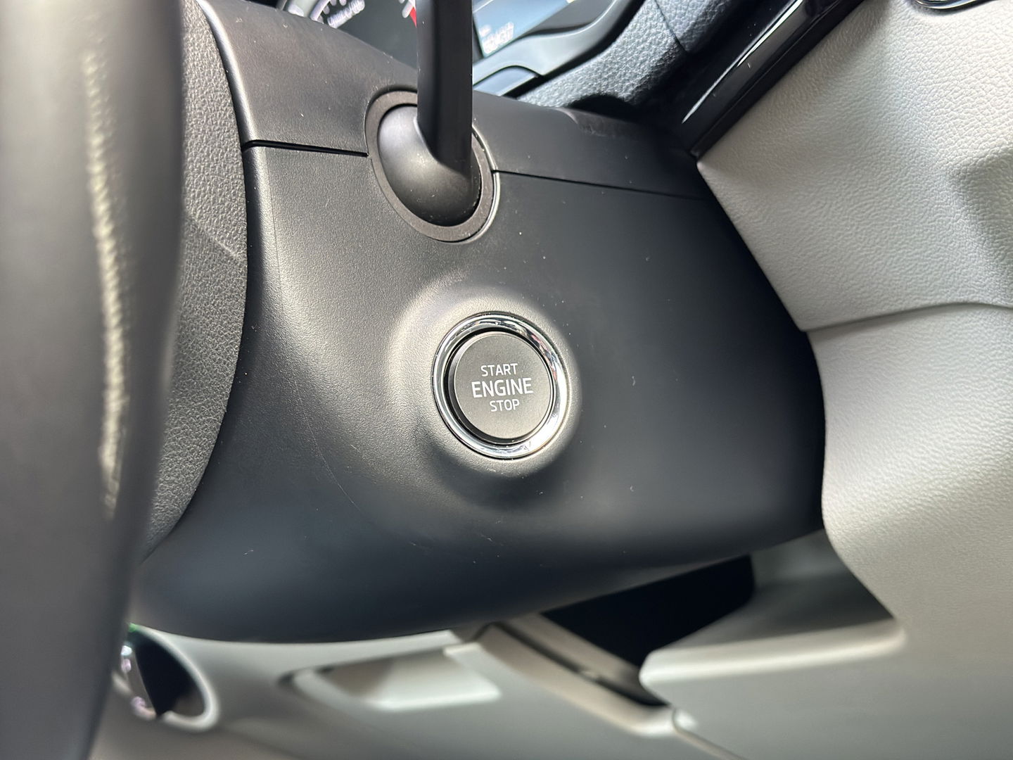 Škoda Karoq 1.5 TSI ACT Style | Stuurwielverwarming | Stoelverwarming | Elektrische Trekhaak | Adaptieve Cruise Control | Achterbank Verwarming | Apple Carplay | Android Auto | Navigatie | DAB |