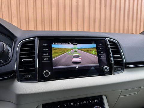 Škoda Karoq 1.5 TSI ACT Style | Stuurwielverwarming | Stoelverwarming | Elektrische Trekhaak | Adaptieve Cruise Control | Achterbank Verwarming | Apple Carplay | Android Auto | Navigatie | DAB |