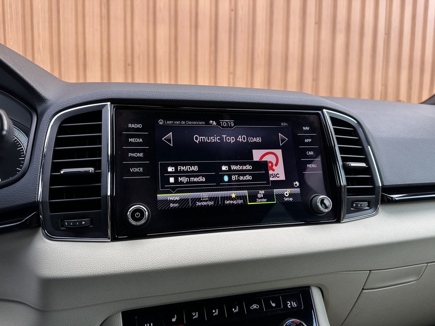 Škoda Karoq 1.5 TSI ACT Style | Stuurwielverwarming | Stoelverwarming | Elektrische Trekhaak | Adaptieve Cruise Control | Achterbank Verwarming | Apple Carplay | Android Auto | Navigatie | DAB |