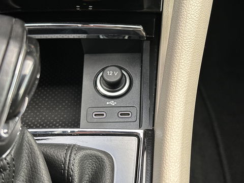 Škoda Karoq 1.5 TSI ACT Style | Stuurwielverwarming | Stoelverwarming | Elektrische Trekhaak | Adaptieve Cruise Control | Achterbank Verwarming | Apple Carplay | Android Auto | Navigatie | DAB |